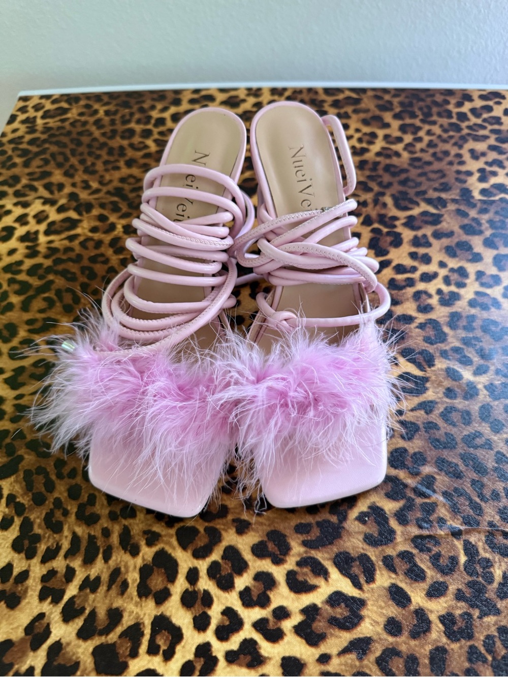 Size 39 fury pink heel sandals